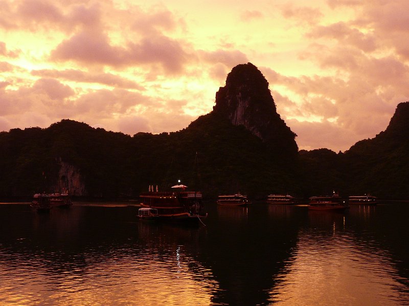 2008-08-17-HALONG BAY-P1030388.JPG
